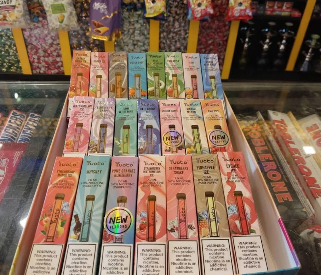 Yuoto 2500 Puffs by Yuoto at Vape Shop Ahmedabad